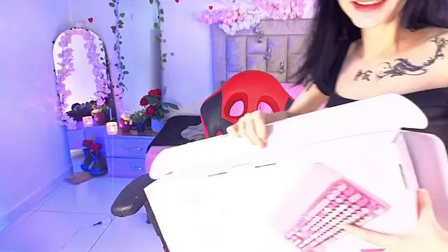 Isla rosee18 online show from 17, 4, 2026