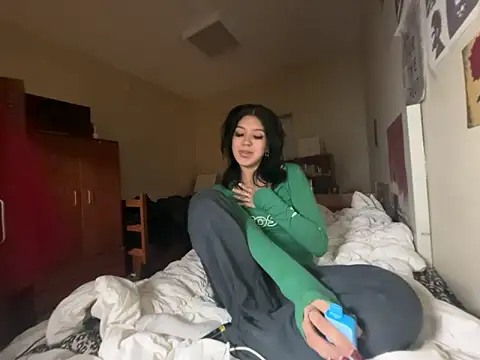 Snapshot of petitelatinateen chatting on 3, 2, 2026 petitelatinateen online show from 3, 2, 2026