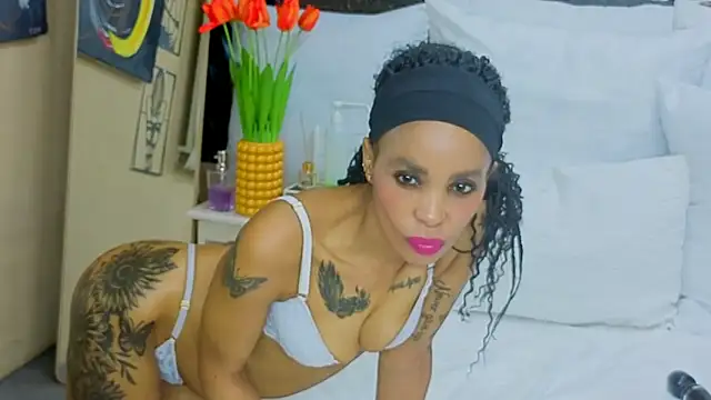 Snapshot of CaramelNatashaxx chatting on 21, 10, 2025 CaramelNatashaxx online show from 21, 10, 2025