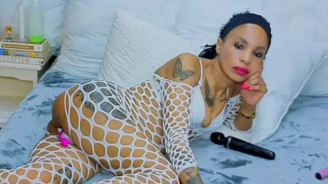 Snapshot of CaramelNatashaxx chatting on 26, 10, 2025 CaramelNatashaxx online show from 26, 10, 2025