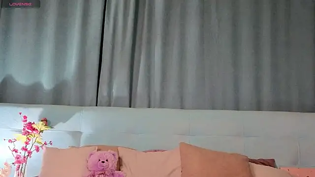 Aurora Bennet online show from 18, 2, 2026