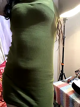 Snapshot of queenbuggi chatting on 5, 12, 2025 queenbuggi online show from 5, 12, 2025