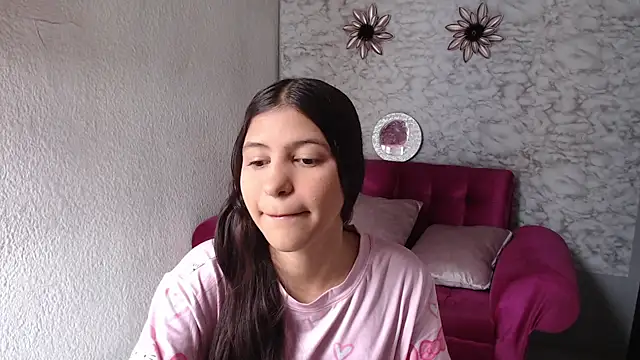 Snapshot of Evagirl69 chatting on 21, 5, 2026 Evagirl69 online show from 21, 5, 2026