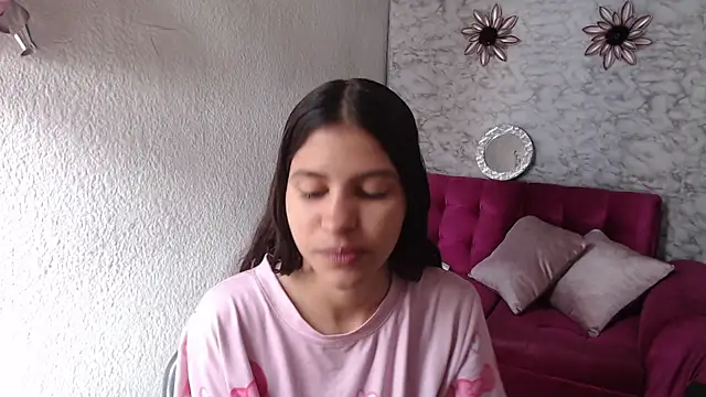 Snapshot of Evagirl69 chatting on 4, 6, 2026 Evagirl69 online show from 4, 6, 2026