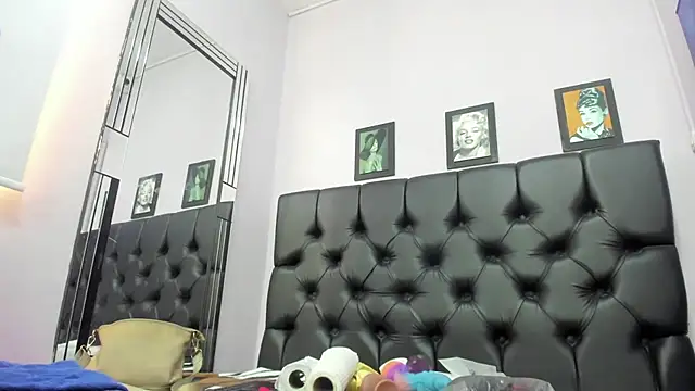 Snapshot of Adrianasex_69x chatting on 19, 11, 2025 Adrianasex 69x online show from 19, 11, 2025