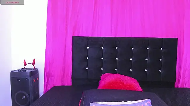 Snapshot of cutenaked_8 chatting on 14, 6, 2026 cutenaked 8 online show from 14, 6, 2026