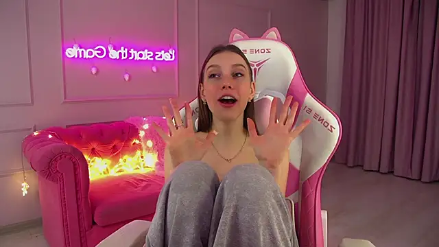 Snapshot of VeronicaVances chatting on 17, 12, 2025 VeronicaVances online show from 17, 12, 2025