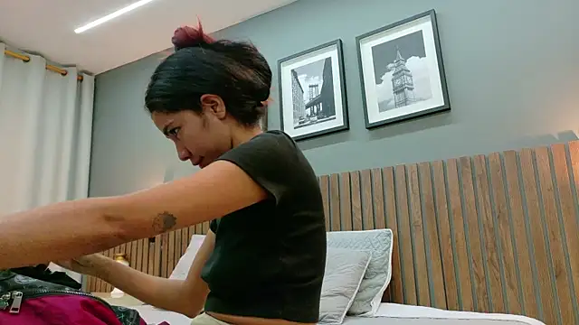 luna roja25 online show from 20, 11, 2025