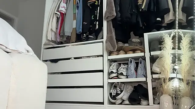 KayleeBella online show from 11, 10, 2025