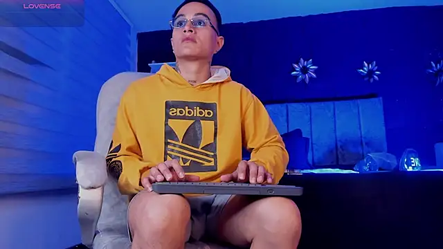 LiamDeep online show from 19, 4, 2026