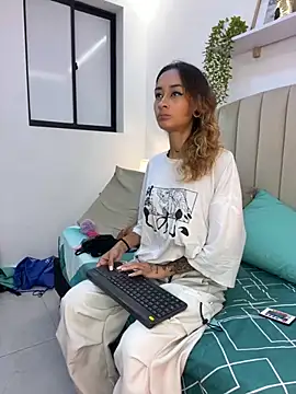 Snapshot of SunshineLizzy chatting on 11, 11, 2025 SunshineLizzy online show from 11, 11, 2025