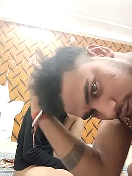 Snapshot of romantic_couple1 chatting on 10, 10, 2025 romantic couple1 online show from 10, 10, 2025