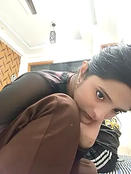 Snapshot of romantic_couple1 chatting on 11, 10, 2025 romantic couple1 online show from 11, 10, 2025