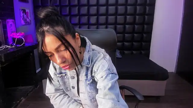 ashlyy sweet  online show from 18, 4, 2026