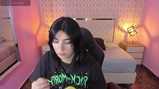 CHRISTY TEIGEN4 online show from 8, 10, 2025