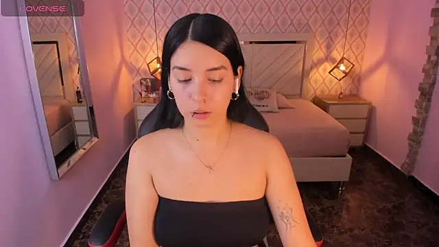 CHRISTY TEIGEN4 online show from 25, 4, 2026