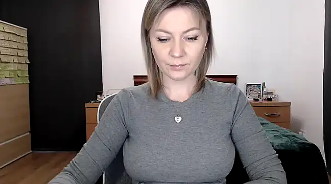 Snapshot of ParadiseAlina chatting on 2, 2, 2025 ParadiseAlina online show from 2, 2, 2025