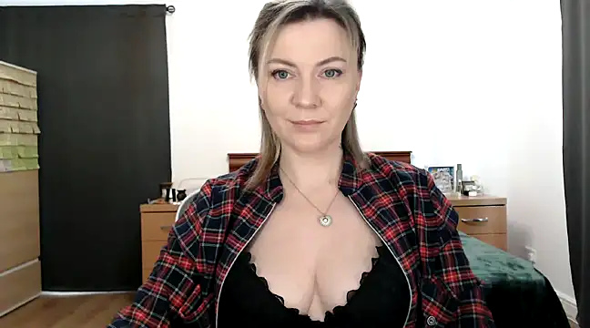 Snapshot of ParadiseAlina chatting on 4, 2, 2025 ParadiseAlina online show from 4, 2, 2025