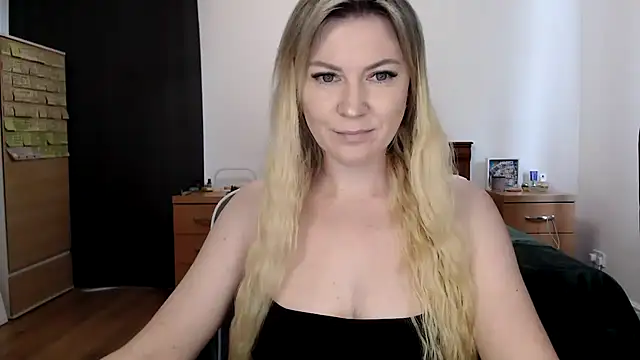 Snapshot of ParadiseAlina chatting on 14, 9, 2025 ParadiseAlina online show from 14, 9, 2025