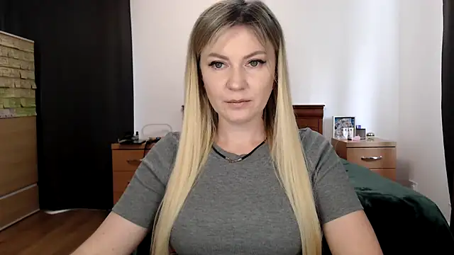 Snapshot of ParadiseAlina chatting on 13, 10, 2025 ParadiseAlina online show from 13, 10, 2025