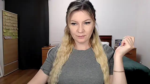 Snapshot of ParadiseAlina chatting on 16, 10, 2025 ParadiseAlina online show from 16, 10, 2025