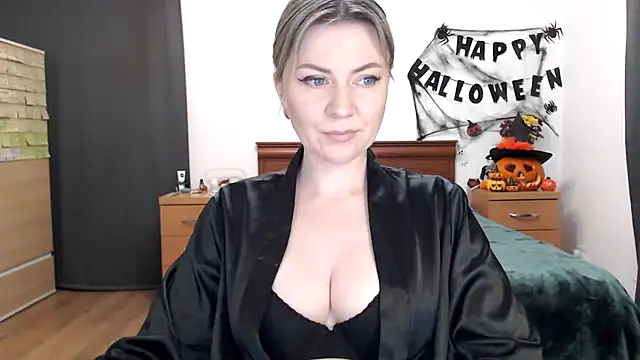 Snapshot of ParadiseAlina chatting on 28, 10, 2025 ParadiseAlina online show from 28, 10, 2025