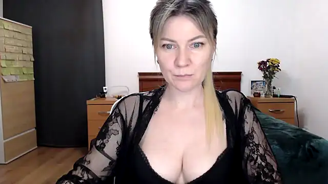 Snapshot of ParadiseAlina chatting on 6, 11, 2025 ParadiseAlina online show from 6, 11, 2025