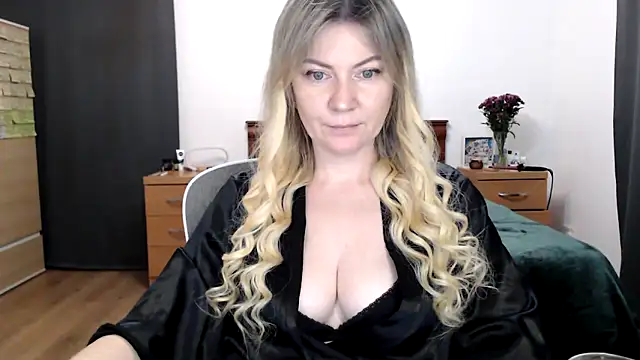 Snapshot of ParadiseAlina chatting on 9, 11, 2025 ParadiseAlina online show from 9, 11, 2025