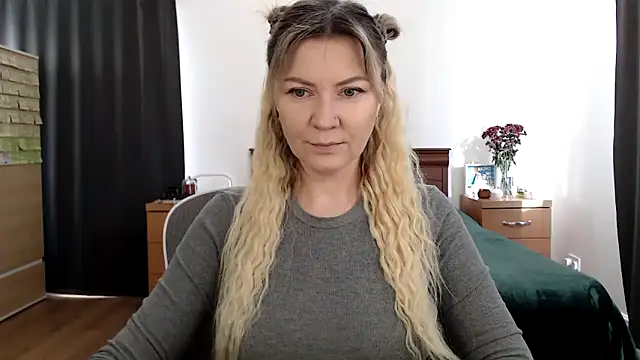 Snapshot of ParadiseAlina chatting on 21, 11, 2025 ParadiseAlina online show from 21, 11, 2025