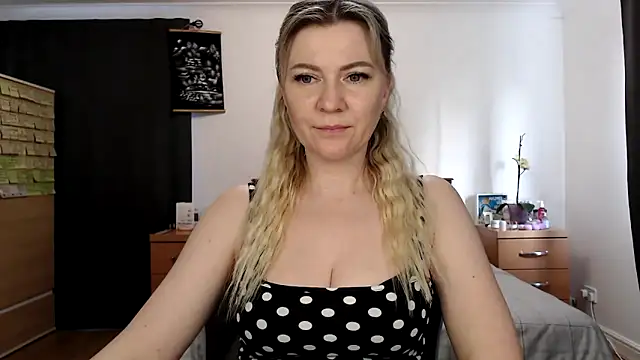 ParadiseAlina online show from 22, 4, 2026