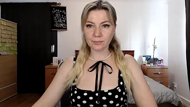 ParadiseAlina online show from 24, 4, 2026