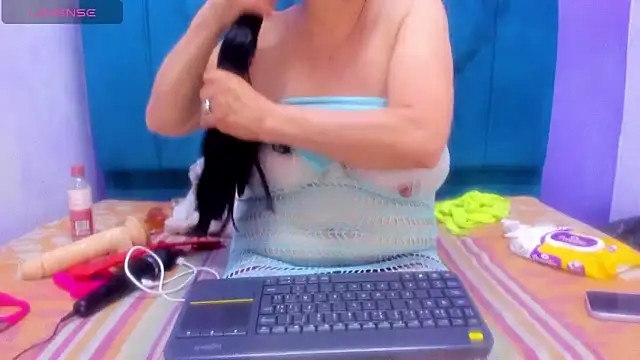 andrealopezcm101 online show from 11, 6, 2026