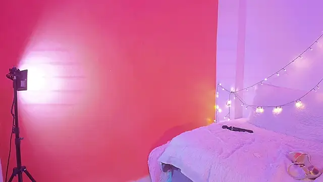 Snapshot of victoria_rossett chatting on 28, 10, 2025 victoria rossett online show from 28, 10, 2025