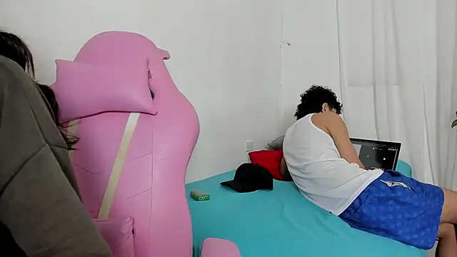 Snapshot of Laura_and_Kevin chatting on 18, 1, 2026 Laura and Kevin online show from 18, 1, 2026