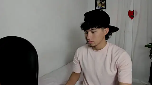 Snapshot of Laura_and_Kevin chatting on 22, 2, 2026 Laura and Kevin online show from 22, 2, 2026