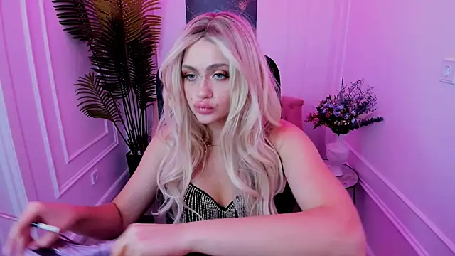 LeslieMineg online show from 10, 9, 2025