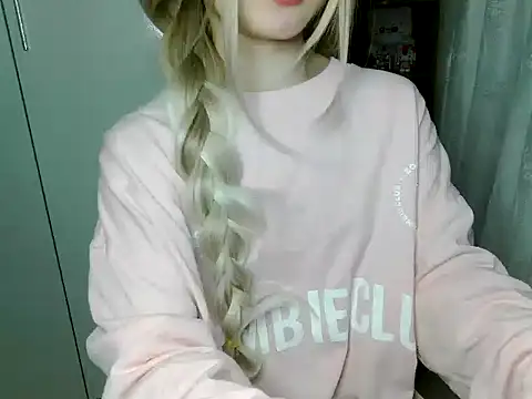 Snapshot of Annabelle-e chatting on 3, 3, 2026 Annabelle-e online show from 3, 3, 2026