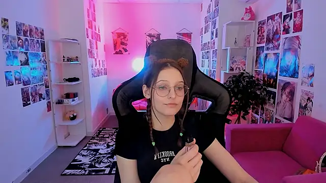 JenniferKiim online show from 4, 3, 2026