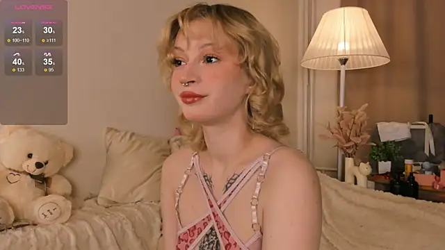 Snapshot of EfieFrye chatting on 31, 10, 2025 EfieFrye online show from 31, 10, 2025