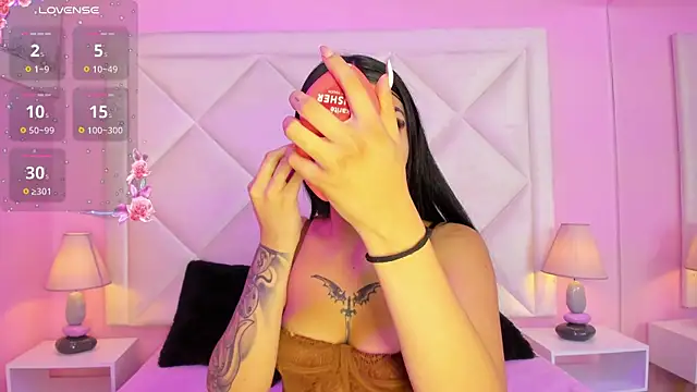 Miaa Smithh   online show from 23, 4, 2026