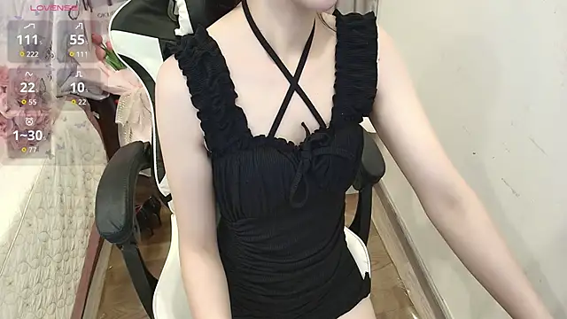 Snapshot of Bae_Gigii chatting on 13, 10, 2025 Bae Gigii online show from 13, 10, 2025