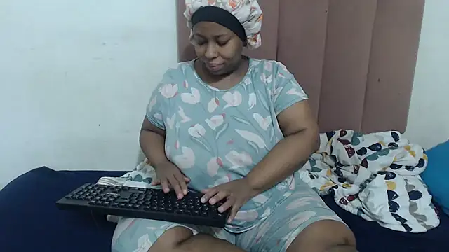 Chubby Queenx255 online show from 14, 11, 2025