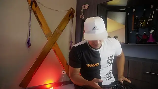 Snapshot of massimo_vidal_ chatting on 15, 9, 2025 massimo vidal online show from 15, 9, 2025