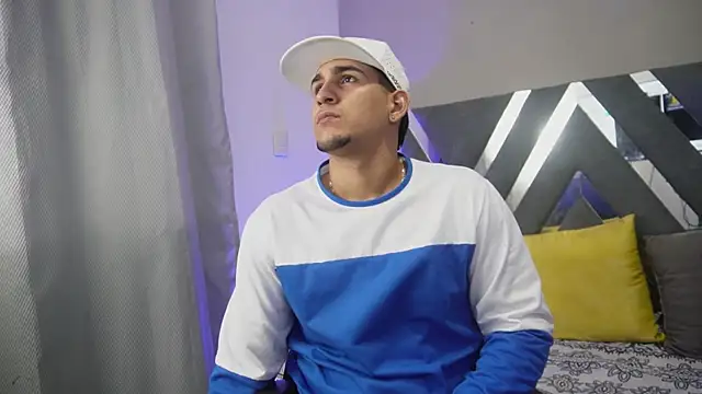 Snapshot of massimo_vidal_ chatting on 4, 10, 2025 massimo vidal online show from 4, 10, 2025