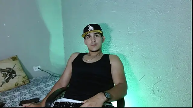 Snapshot of massimo_vidal_ chatting on 13, 11, 2025 massimo vidal online show from 13, 11, 2025