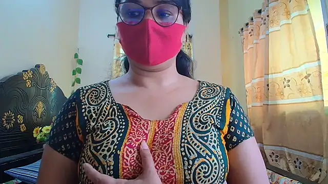 Snapshot of Elena_cruz5 chatting on 4, 5, 2026 Elena cruz5 online show from 4, 5, 2026