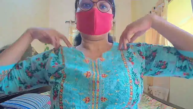 Snapshot of Elena_cruz5 chatting on 6, 5, 2026 Elena cruz5 online show from 6, 5, 2026
