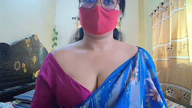 Snapshot of Elena_cruz5 chatting on 7, 5, 2026 Elena cruz5 online show from 7, 5, 2026
