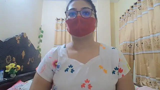 Snapshot of Elena_cruz5 chatting on 4, 6, 2026 Elena cruz5 online show from 4, 6, 2026