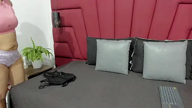 Miranda Laurent online show from 11, 9, 2025